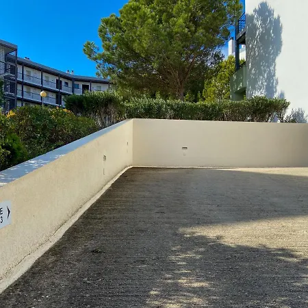 Spacious Modern With Swimming Pool #1905 Apartmán