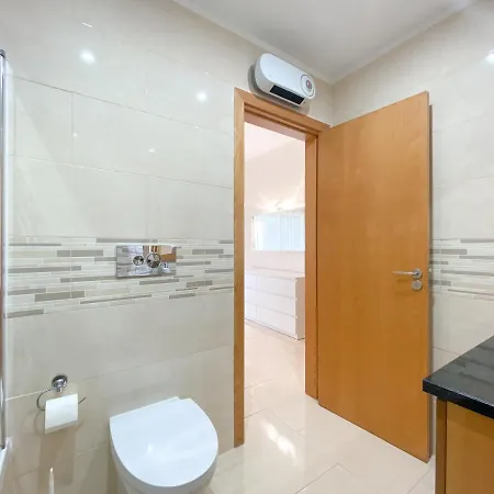 Spacious Modern With Swimming Pool #1905 * Lagos