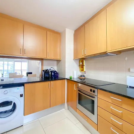Apartment Spacious Modern With Swimming Pool #1905 *