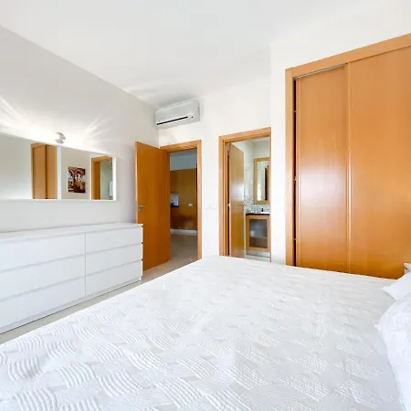 Apartment Spacious Modern With Swimming Pool #1905